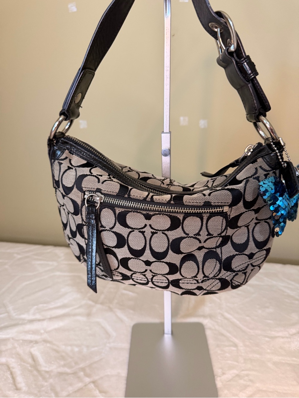 Coach signature SoHo Shoulder Bag - Picture 3 of 16